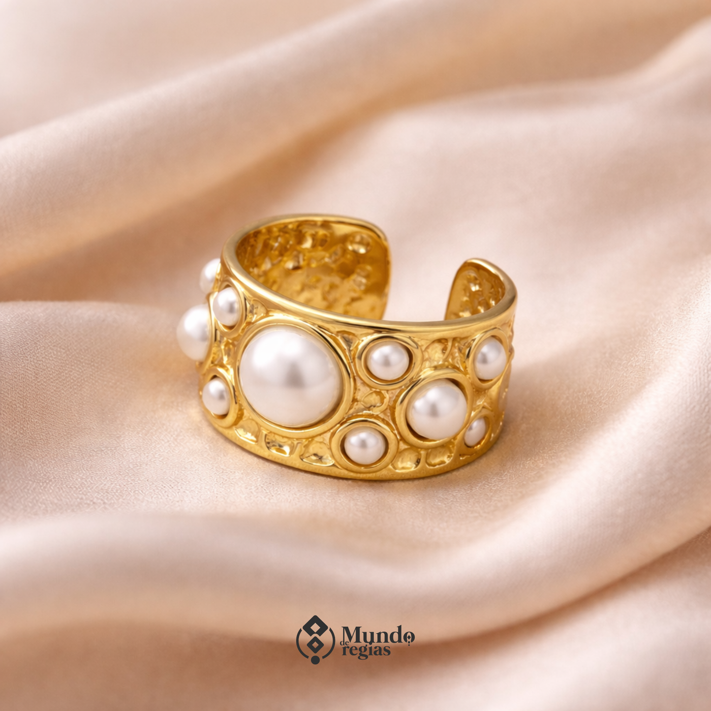 Anillo Reina Dorada con Perlas Ajustable