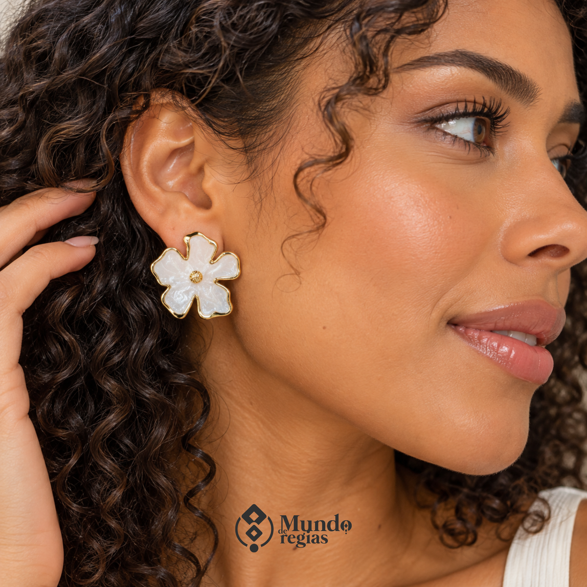 Aros Flor de Seda Enchapado en Oro